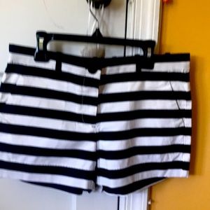 Gap black and white shorts